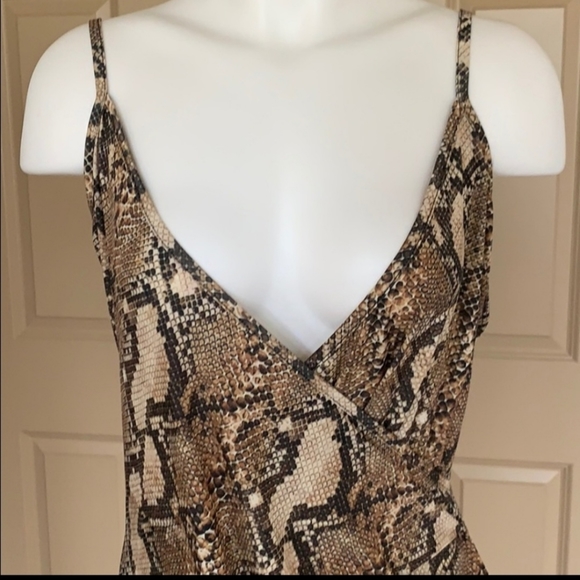PrettyLittleThing Wrap top snake print maxi dress - Picture 3 of 4